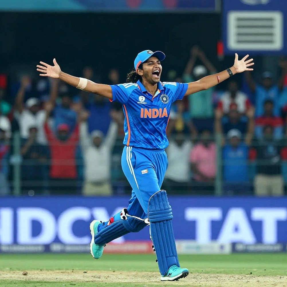 থুতনিতে লেগে যাওয়া বল, এক ডিমেরিট পয়েন্ট আর একটি ছোড়া ফিরতি বল